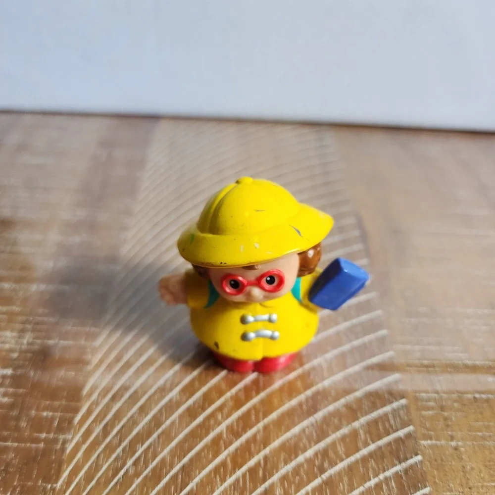Fisher-Price Little People Sonya Lee Safari Explorer Yellow Outfit Figure 2005